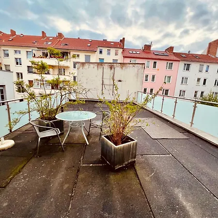 Stadtwohnung Mit Grosser Terrasse, 2 Schlafzimmern Apartment
